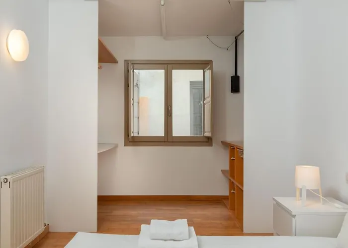 Apartament Flateli Cort Reial 7 *